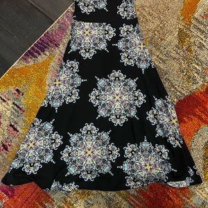 LuLaRoe Black Damask Medallion Skirt Size xs